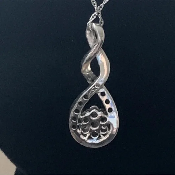 Elegant Silver w/Diamonds Necklace - Picture 4 of 9